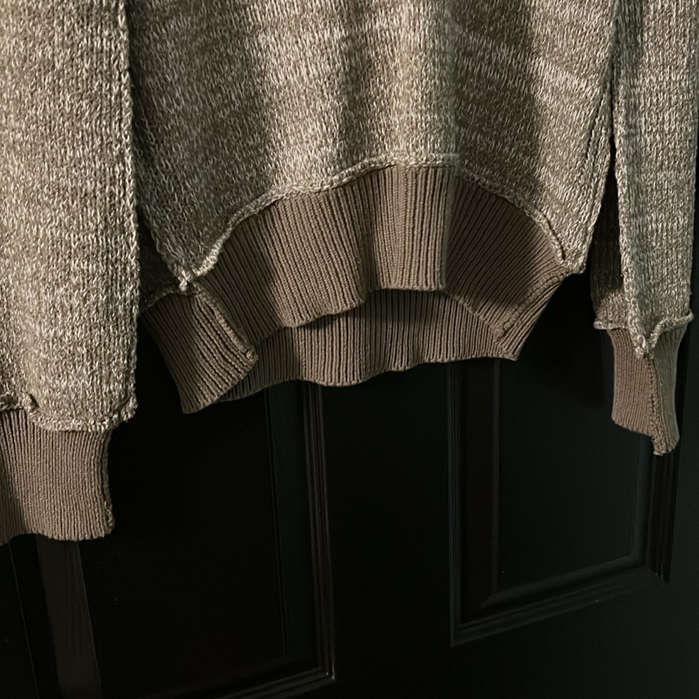 NEW Women's Gray Sweater Size Medium - Picture 3 of 5